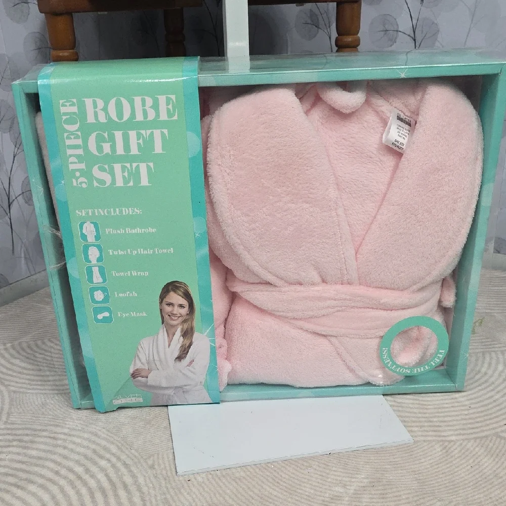 NIB 5-Piece Plush Robe Gift Set - Pink - Spa Day Essentials - One Size - Picture 2 of 6